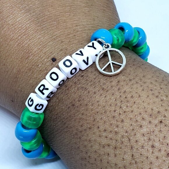 Groovy Peace Charm Kandi Word bracelet - Picture 3 of 3